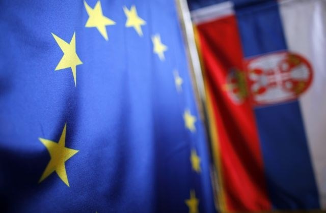 Bruselj priporočil napredek Srbije in Kosova na poti v EU 