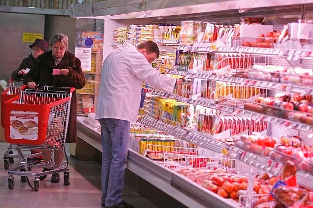 Cene življenjskih potrebščin v Sloveniji so se aprila na letni ravni zvišale za 1,5 odstotka. 