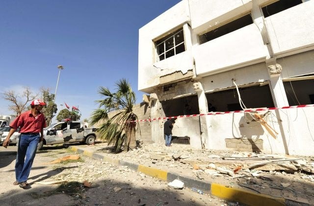 Oboroženci obkolili pravosodno ministrstvo v Libiji