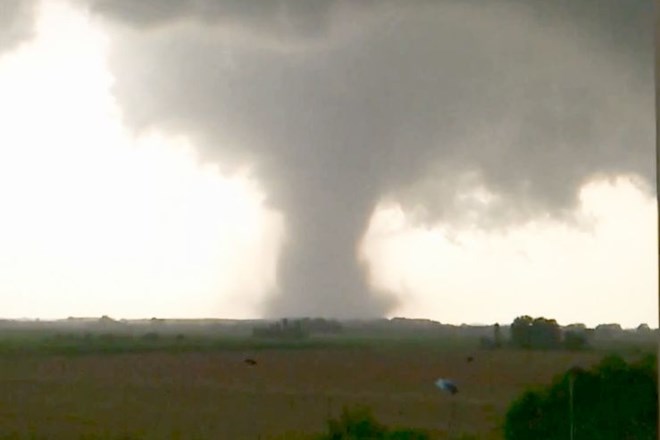 Močan tornado v okolici Bologne.    
