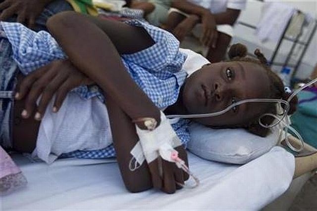 Zaradi kolere je na Haitiju umrlo 8000 ljudi, več sto tisoč pa jih je zbolelo. 