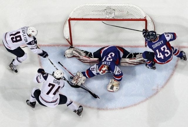 Slovaška si je z zmago proti ZDA zagotovila mesto v četrtfinalu SP v hokeju na ledu, naprej tudi Čehi