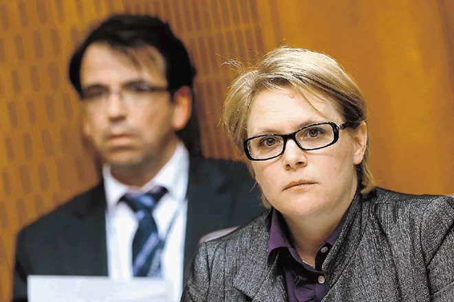 Pristojna ministrica Anja Kopač Mrak je včeraj zatrjevala, da bi bilo takojšnje izplačilo celotne  razlike za proračun...