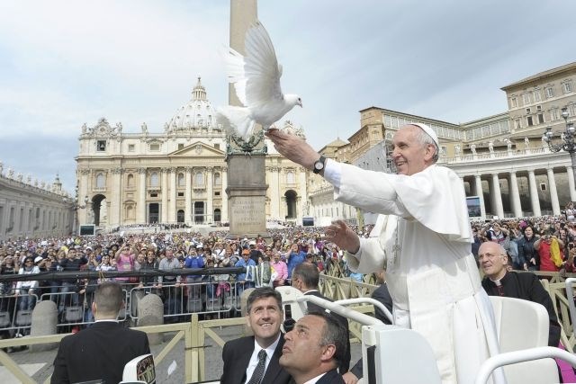 Papež svetovne voditelje pozval h končanju “kulta denarja” in k večji pomoči revežem