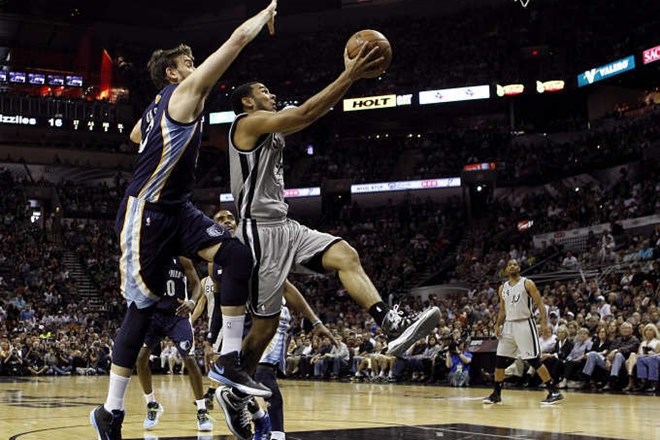 Igralci Spurs so po prvi četrtini vodili s 17 točkami prednosti, v drugi že za 20 točk. (Foto: Reuters) 
