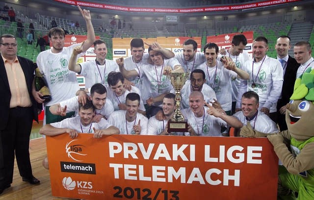 Košarkarji Krke so četrtič zapored v finalu ugnali ljubljansko Olimpijo. (Foto: Luka Cjuha) 