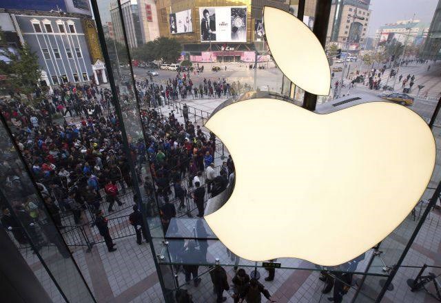 Iskanje svetega grala davčne utaje: Apple pod plazom očitkov glede milijard v davčnih oazah