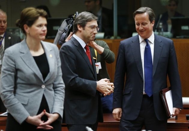 Alenka Braušek v družbi portugalskega in britanskega kolega Pedra Passos Coelha in Davida Camerona (Foto: Reuters) 