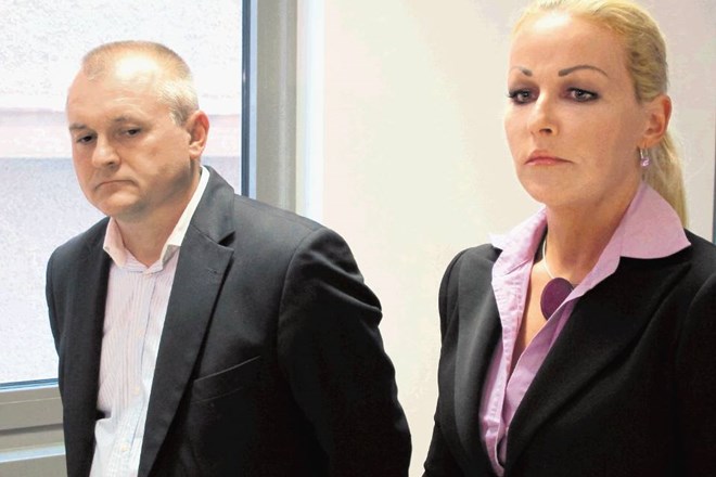Franca Kanglerja in Karin Ježovito je včerajšnja obsodilna sodba opazno pretresla, obdolžena vedeževalka pa je komaj zadržala...
