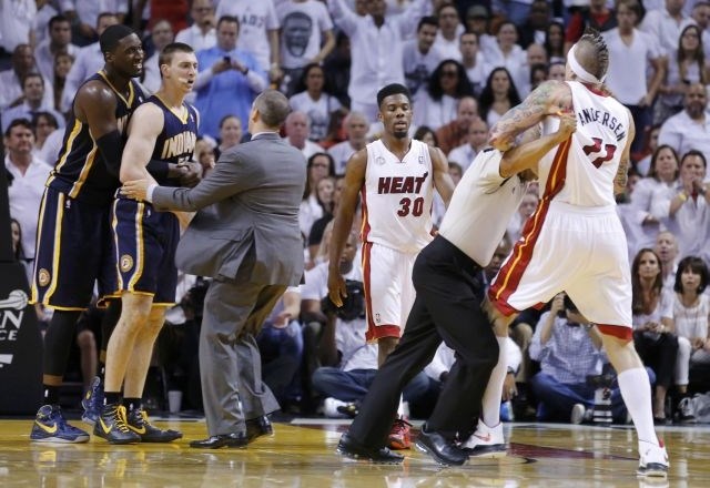 NBA: Miami Heat zmago oddaljen od velikega finala (video)