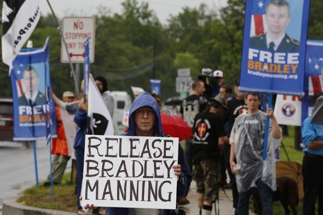 Podporniki vojaka Bradleyja Manninga    