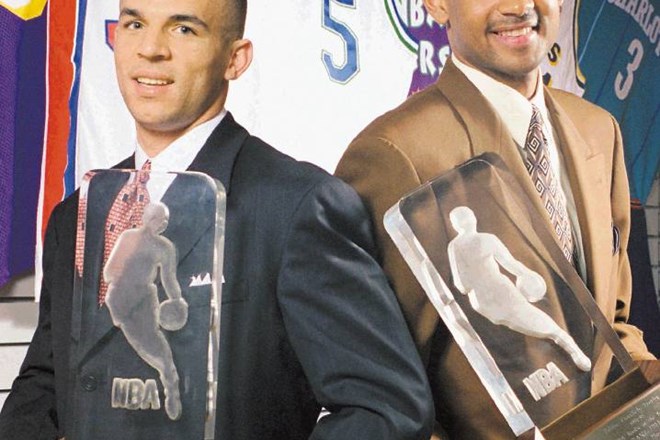 Takole sta Jason Kidd (levo) in Grant Hill pozirala leta 1995, ko sta bila skupaj izbrana za najboljša novinca leta v ligi...