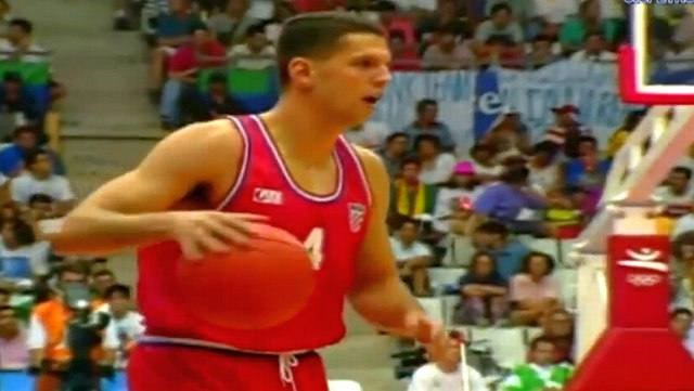Dražen Petrović je navduševal ljubitelje košarke v klubih v Evropi in ZDA, zelo uspešen pa je bil tudi z jugoslovansko in...