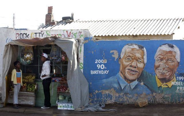 Južnoafriška republika moli za na smrt bolnega Nelsona Mandelo