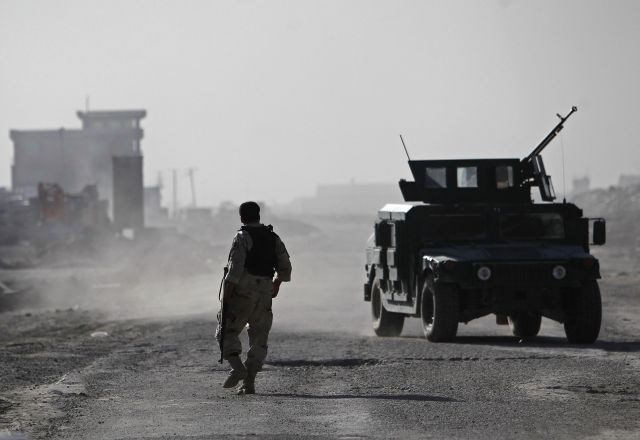 Talibanski uporniki so danes napadli letališče v Kabulu. 