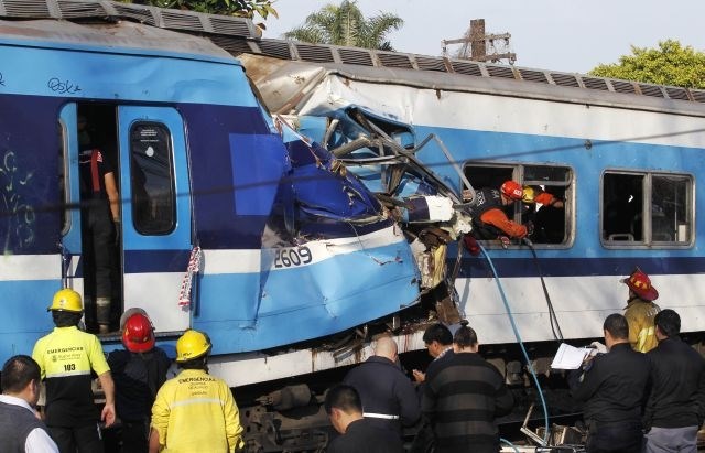 V trčenju vlakov umrli trije, ranjenih pa vsaj 70 ljudi