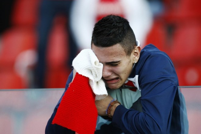 Navijači argentinskega velikana po tekmi niso skrivali solz. (Foto: Reuters) 