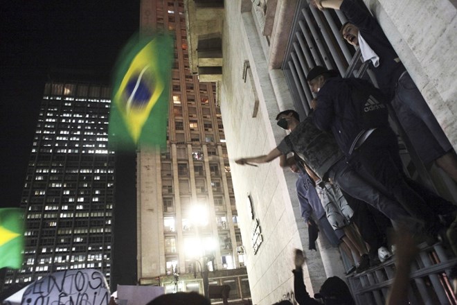 Brazilija: Po protestih cene javnega prevoza znižali tudi v Sao Paulu in Riu