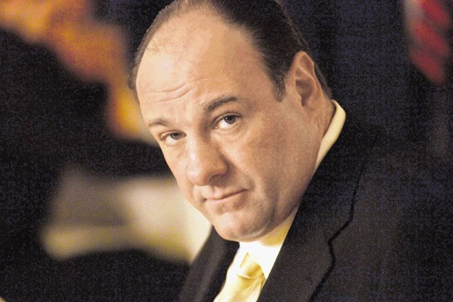 James Gandolfini v emblematični vlogi svoje prezgodaj končane kariere – kot mafijec Tony Soprano v nanizanki Sopranovi. 