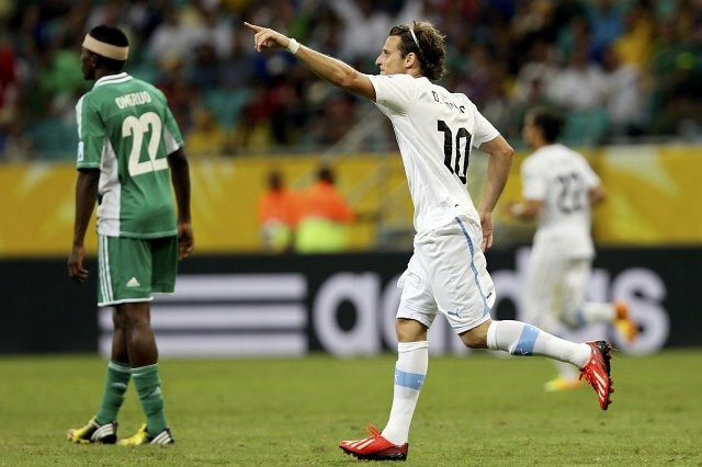 Pomembno zmago v boju za polfinale je Urugvaju z golom prinesel veteran Diego Forlan. (Foto: Reuters) 