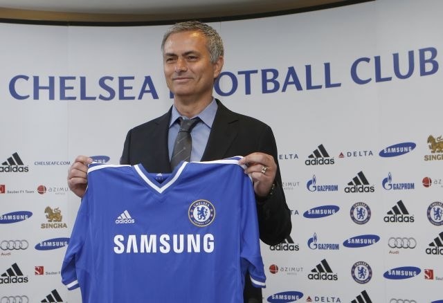 Jose Mourinho je bil verjetno vesel novice o velikem prihodku Chelseaja, kar mu bo omogočilo še kakšno zvenečo okrepitev več....