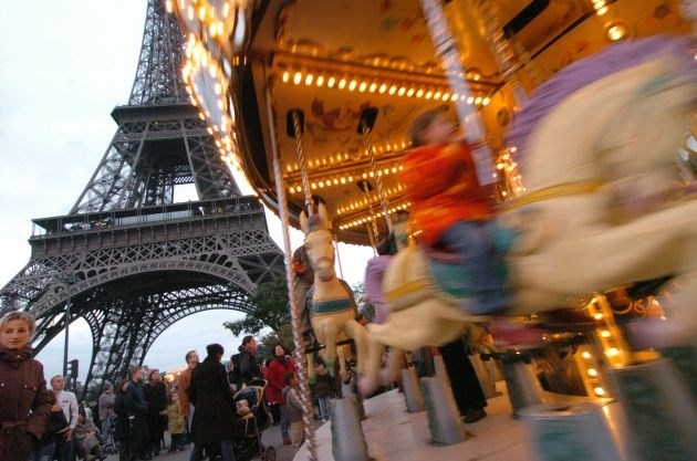 Francosko prestolnico je lani obiskalo okoli 29 milijonov turistov s celega sveta. (Foto: Bojan Velikonja) 