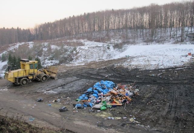 Komunalne odpadke z območja Mirnske doline od 20. junija spet lahko odlagajo na aprila lani zaprti območni deponiji Globoko....