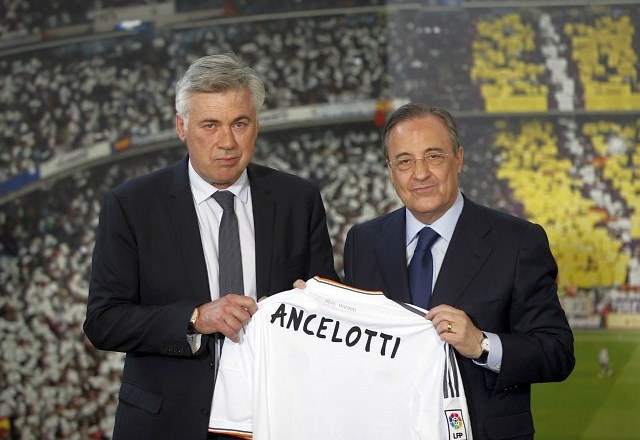 Predsednik Reala Florentino Perez je z zadovoljstvom predstavil novega trenerja, Carla Ancelottija. (Foto: Reuters) 