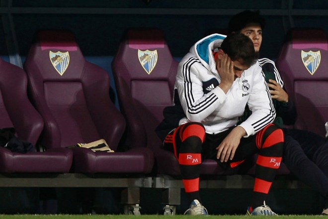 Iker Casillas je v drugi polovici sezone večino časa preživel na klopi. (Foto: Reuters) 