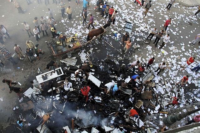 Razdejanje po petkovih protestih v Aleksandriji (foto: Reuters) 