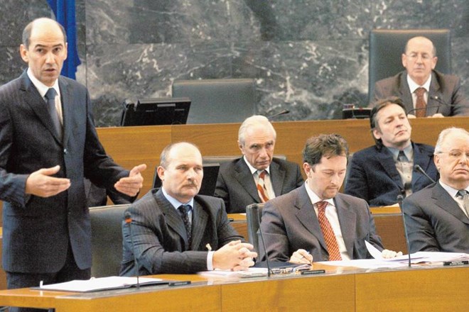 Janez Janša (levo) je imel Boža Predaliča (na sredini) za desno roko tako v svojem prvem kot drugem kabinetu, Gregor Virant...