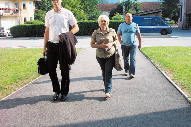 Zlatka Kaker je včeraj prišla na slovenjgraško sodišče v spremstvu svojega zagovornika Klemna Vogrinca. 