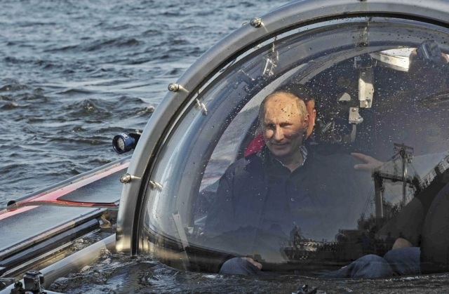 Vladimir Putin v podmornici. 