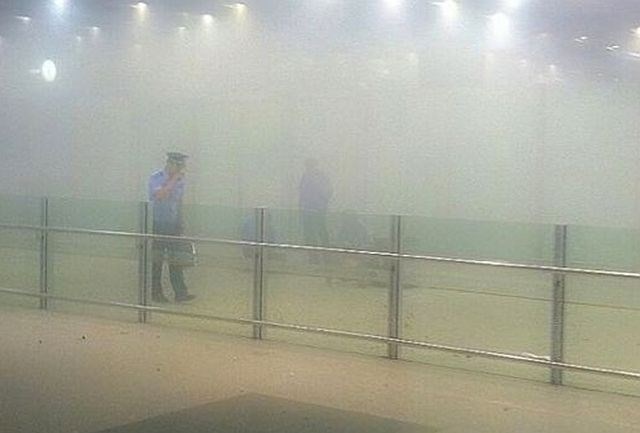 Dim na pekinškem letališču (foto: Reuters) 