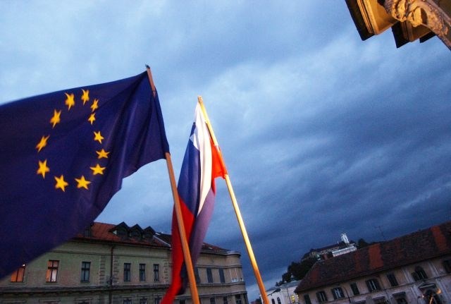 Slovenija pod budnim očesom Bruslja; ob neizpolnjevanju zahtev sledi poostren nadzor