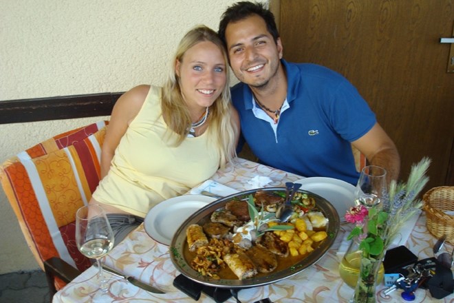 Dnevnikova izvidničarja Sebastian Uribe in njegova prijateljica Teja med uživanjem v Ljutomerju.  Foto: osebni arhiv 