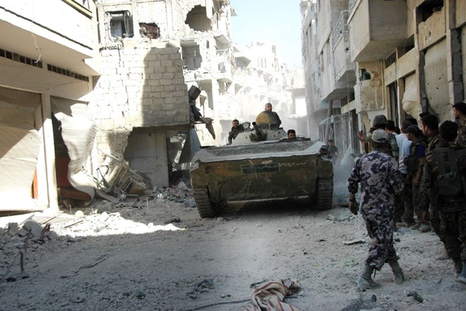 Asadove sile v soseski Kaldija v mestu Homs.    