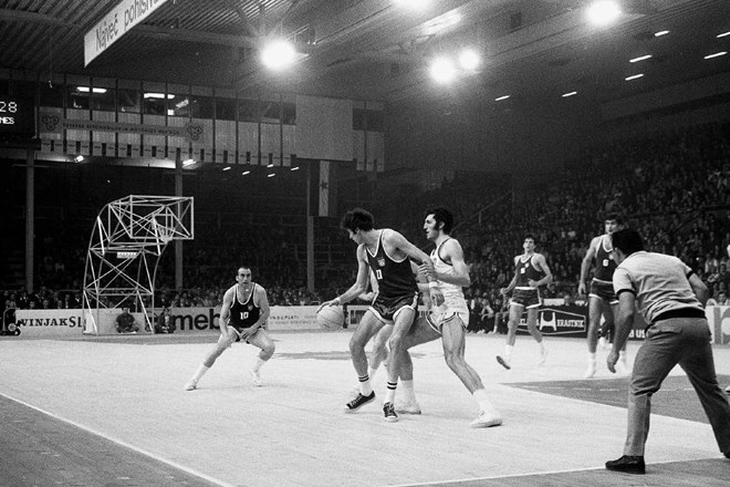 Prizor s svetovnega prvenstva v košarki leta 1970 v Ljubljani, Ivo Daneu s številko 10. 
