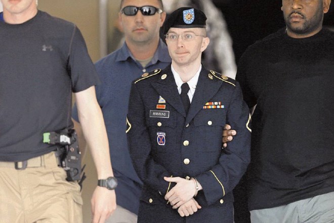 Vojak Manning ni pomagal Al Kaidi, večina preostalih obtožb pa drži