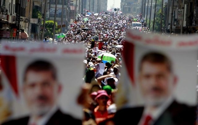 Mursijevi podporniki grožnja nacionalni varnosti, policija z nujnimi ukrepi za končanje protestov