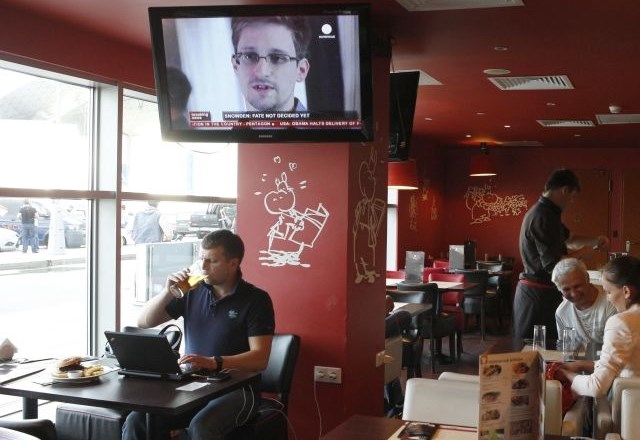 Snowden je za eno leto prejel začasno zatočišče v Rusiji, letališče je že zapustil