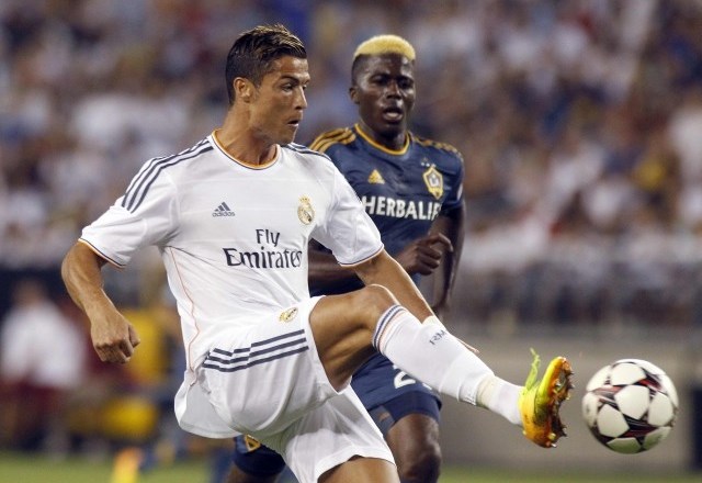 Cristiano Ronaldo bo v prihodnji sezoni lahko razmišljal predvsem o zabijanju golov. (foto: Reuters) 
