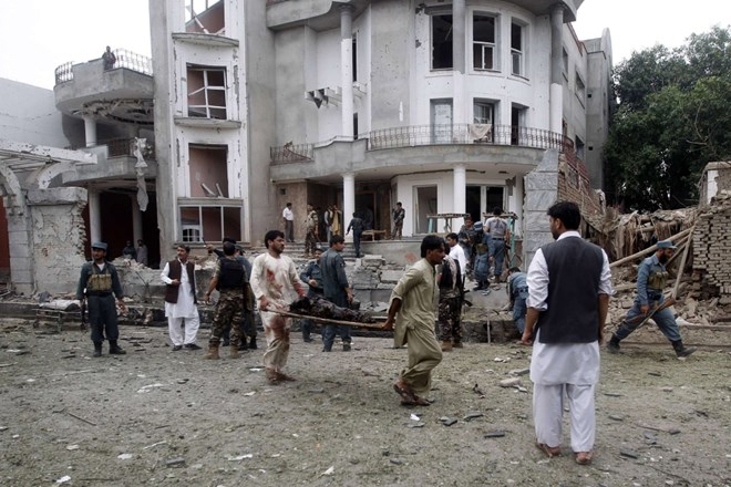 Posledice napada v Džalalabadu.    