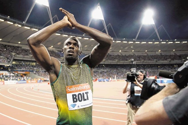 Usain Bolt je človek, ki je do zdaj najhitreje pretekel stometrsko razdaljo na atletski stezi. Za to je potreboval 9,58...