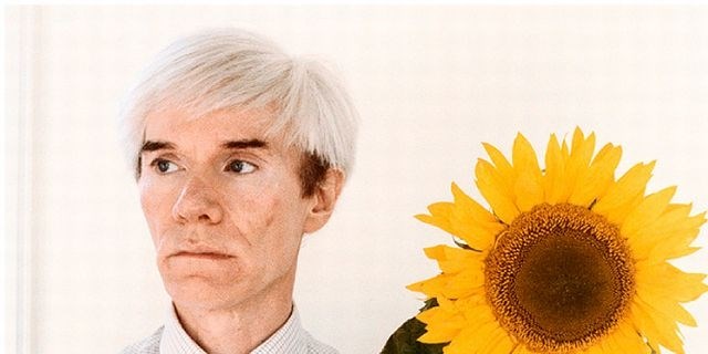 Andy Warhol četrt stoletja po smrti v živo s pokopališča