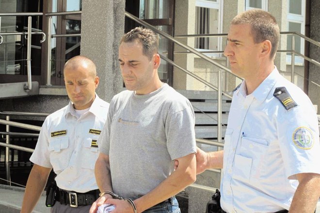 Damjan Naglič, ki ima na vesti že dve človeški življenji, po včerajšnji obsodbi zaradi poskusa uboja ni bil zgovoren. 