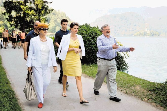 Predsednica vlade Alenka Bratušek  je bila  v torek na Bledu, kjer se je srečala z evropskim komisarjem za okolje Janezom...