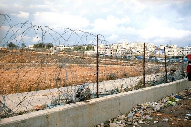Palestinci zahtevajo, da Izrael pred obnovo pogovorov zamrzne gradnjo naselbin, medtem ko Izrael zavrača kakršnekoli...
