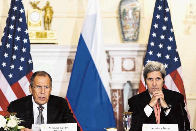 Ruski in ameriški zunanji minister Sergej Lavrov in John Kerry sta na srečanju skupaj z obrambnima ministroma skušala...