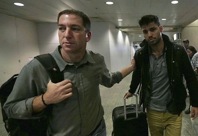 Britanski policisti so skoraj devet ur zadrževali partnerja novinarja Glenna Greenwalda (levo) Davida Mirando (desno). 